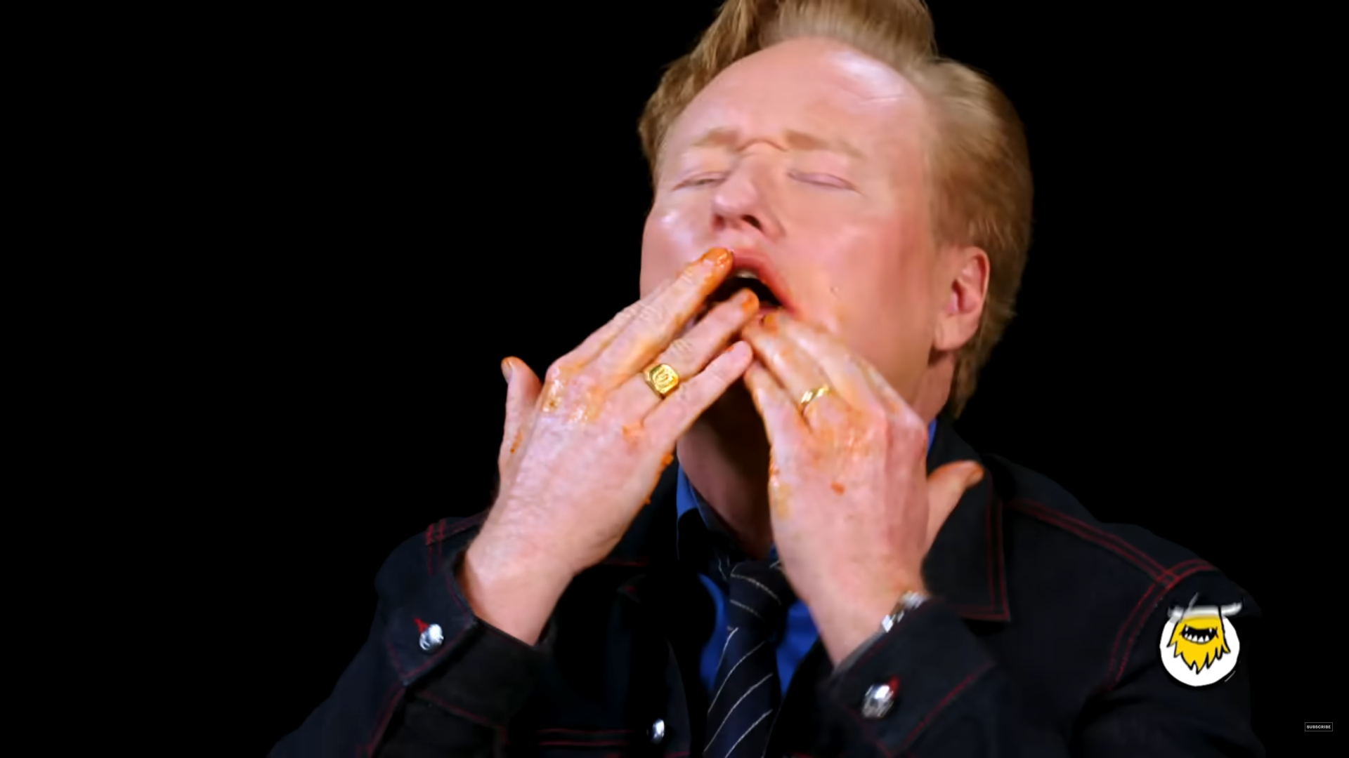 Conan O''Brien slathering himself with hot sauce
